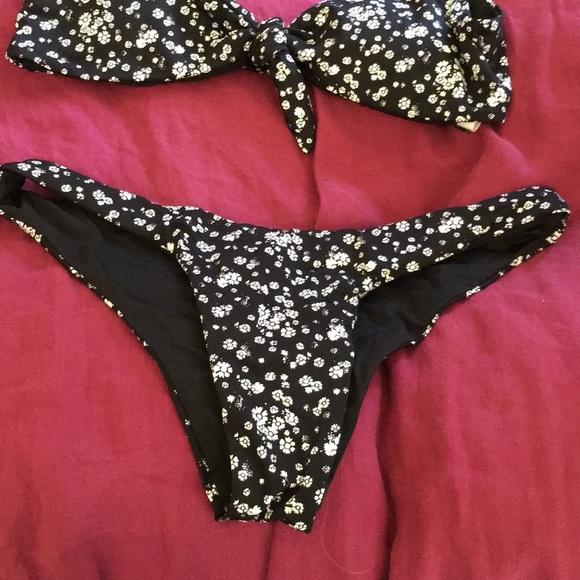 Floral Bikini - Picture 3 of 4